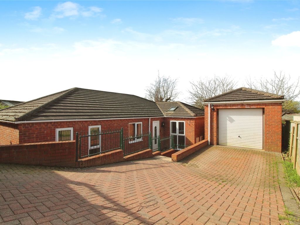 4 bed bungalow for sale in The Hill, Glapwell, Chesterfield, Derbyshire