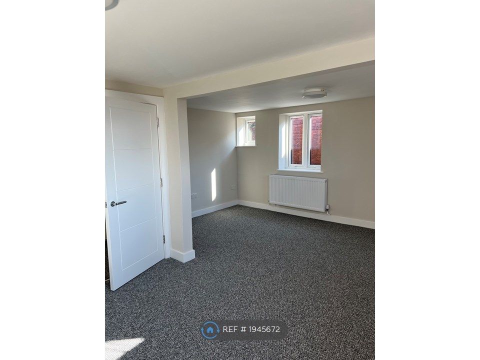 1 bed flat to rent in Grays, Grays RM17, £1,300 pcm Zoopla