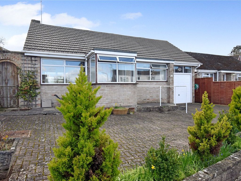 3 bed semidetached bungalow for sale in Friars Road, Newbury