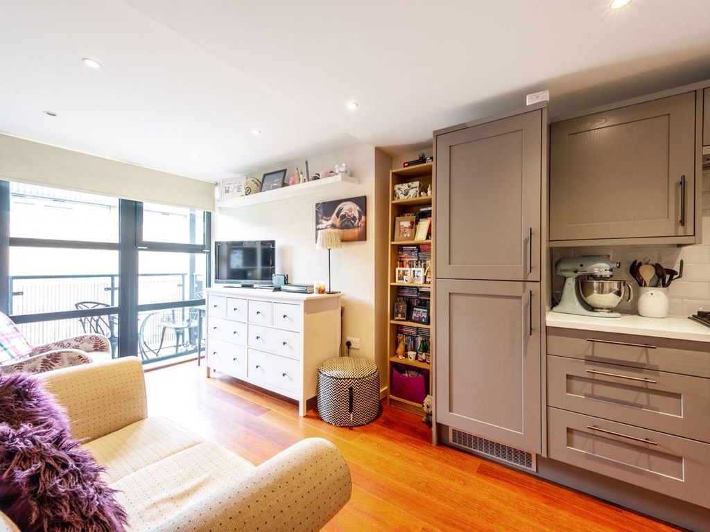 Scott Avenue, Putney, London SW15