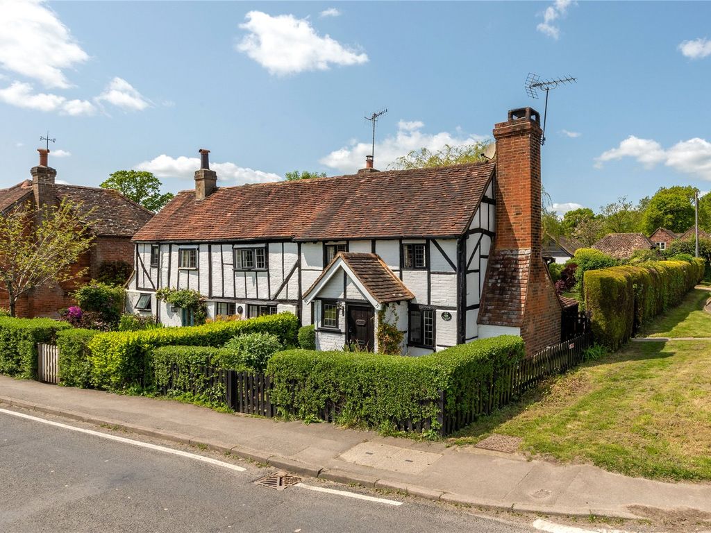 2 bed semidetached house for sale in Stane Street, Ockley, Dorking