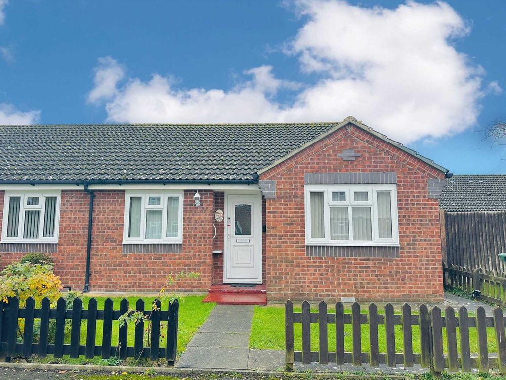 2 bed bungalow for sale in Venners Water, Didcot OX11, £180,000 Zoopla