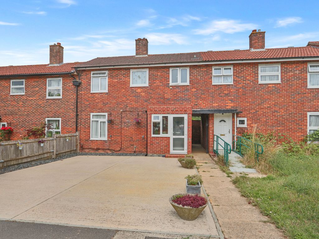 2 bed terraced house for sale in Ellis Road, Coulsdon CR5 Zoopla