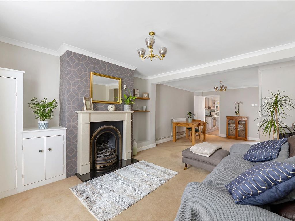 4 bed terraced house for sale in Maidstone Road, Paddock Wood