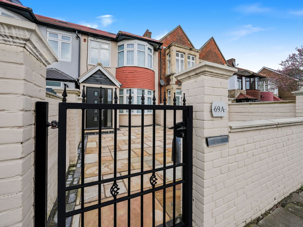 5 bed terraced house for sale in Lansdowne Road, London N17, £775,000