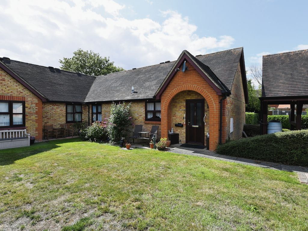 2 bed bungalow for sale in Tutors Way, South Woodham Ferrers