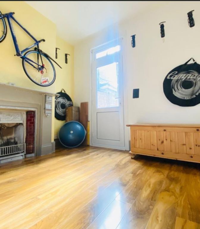 3 bed terraced house to rent in High Street South, East Ham E6, £2,500