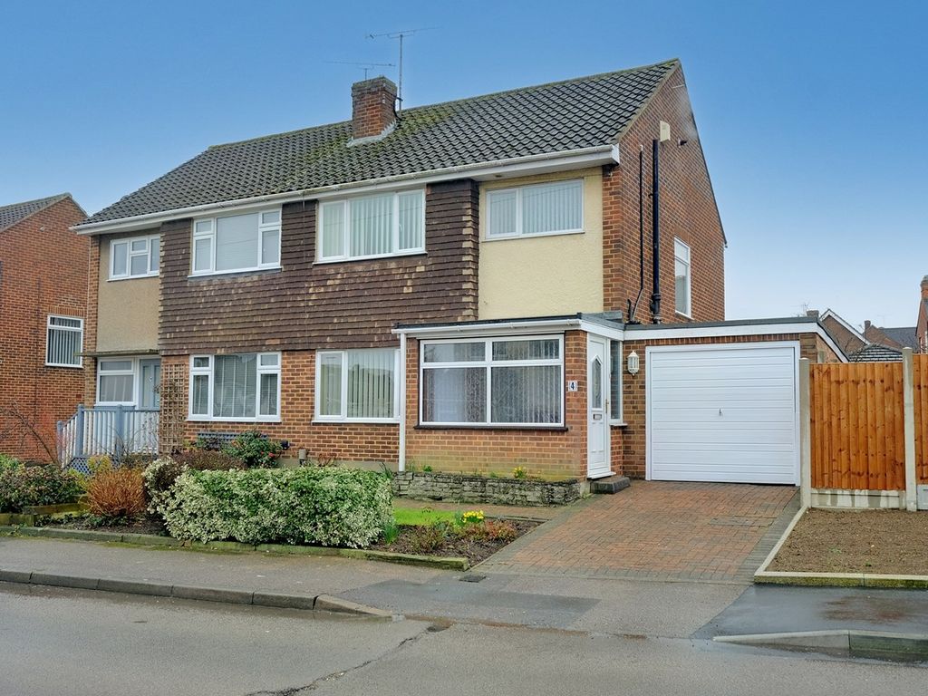 3 bed semidetached house for sale in Keene Way, Galleywood, Chelmsford