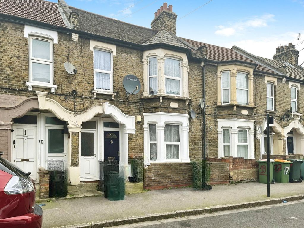 3 bed for sale in Kildare Road, London E16, £300,000 Zoopla