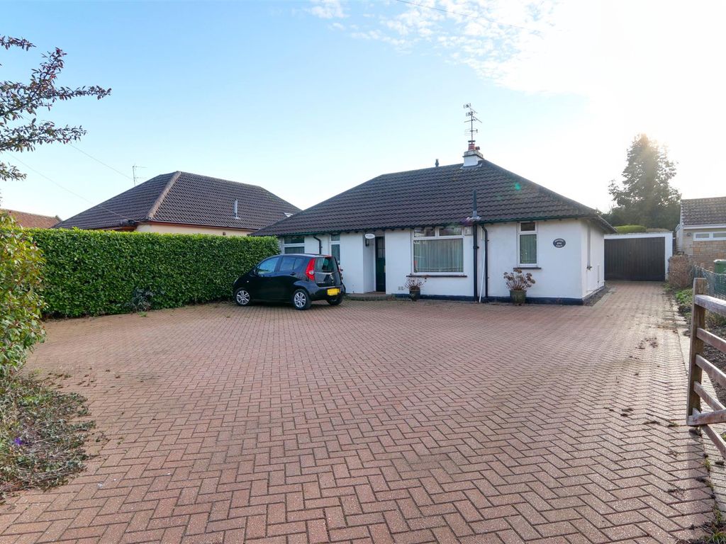 2 bed detached bungalow for sale in Bath Road, Saltford, Bristol BS31