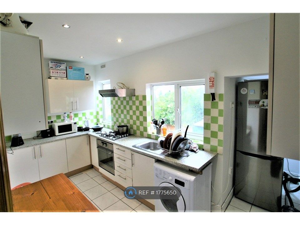 4 bed flat to rent in Cricklewood, London NW2 Zoopla