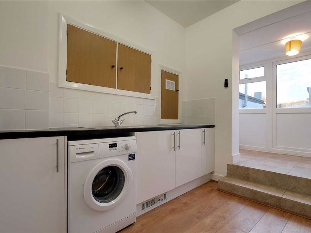 Studio to rent in St. James's Street, Walthamstow, London E17 Zoopla
