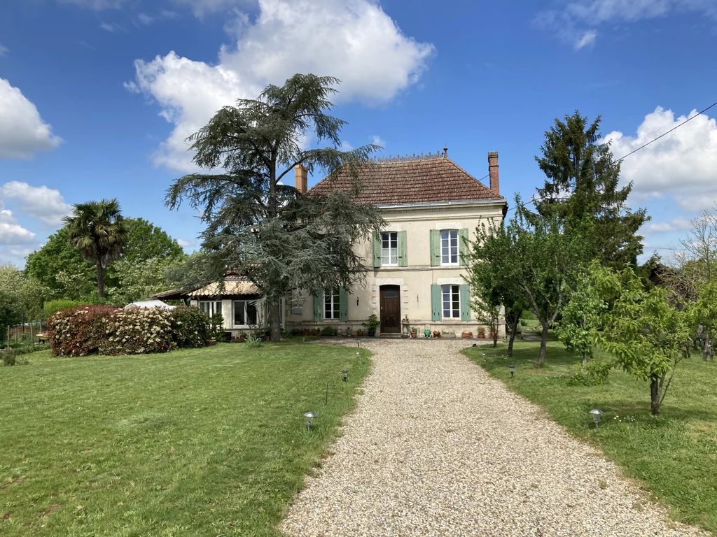5 bed property for sale in Duras, Aquitaine, 47120, France, £392,717