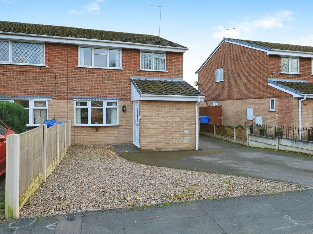 3 bed semidetached house for sale in Epsom Close, Perton