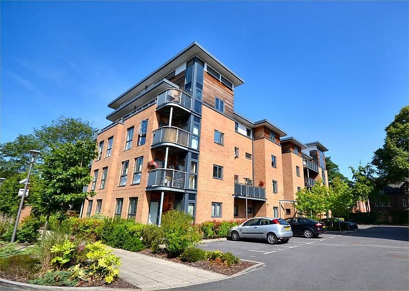 2 bed flat to rent in Larke Rise, West Didsbury, Didsbury, Manchester