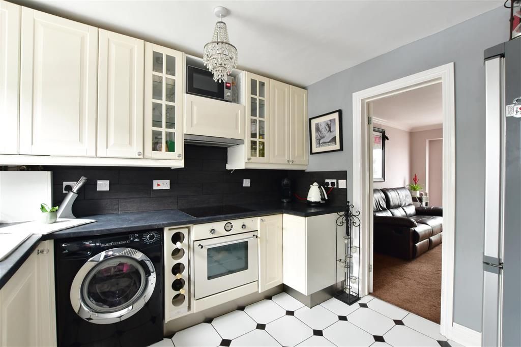 Ruthven Close, Wickford, Essex SS12  