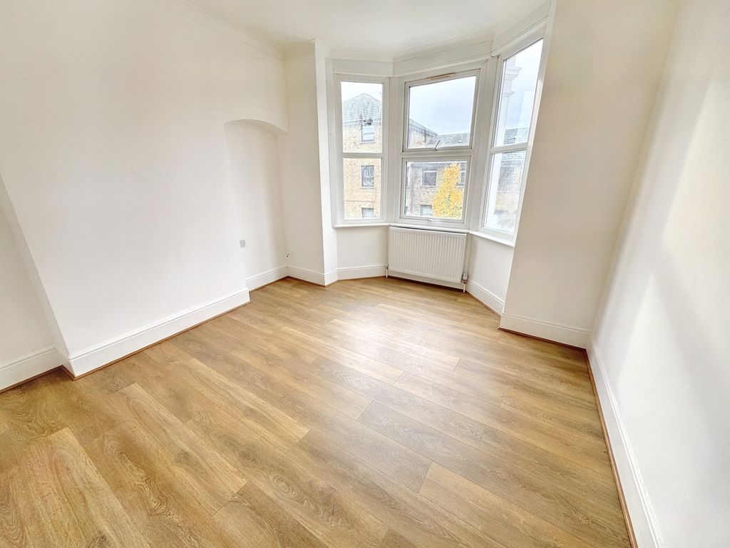 3 bed flat to rent in Jersey Road, Leytonstone E11, £2,100 pcm Zoopla