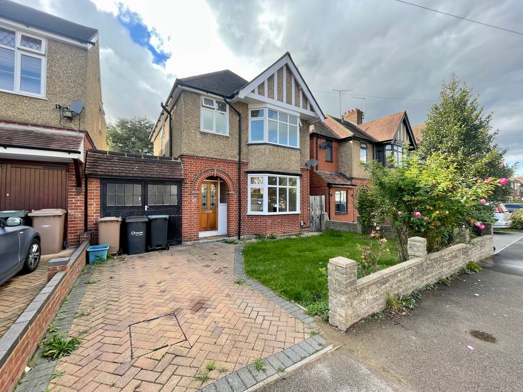 4 bed property to rent in Wychwood Avenue, Luton LU2 Zoopla