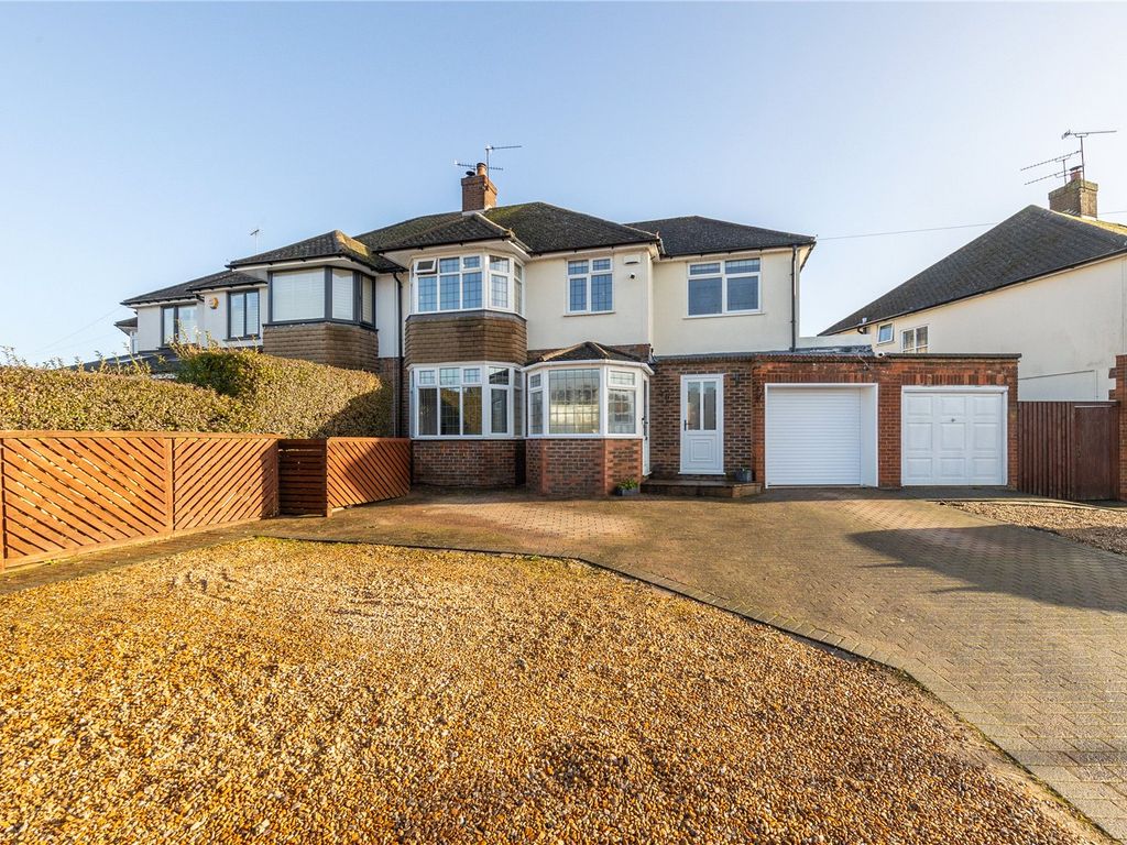 4 bed semidetached house for sale in Swifts Green Road, Luton