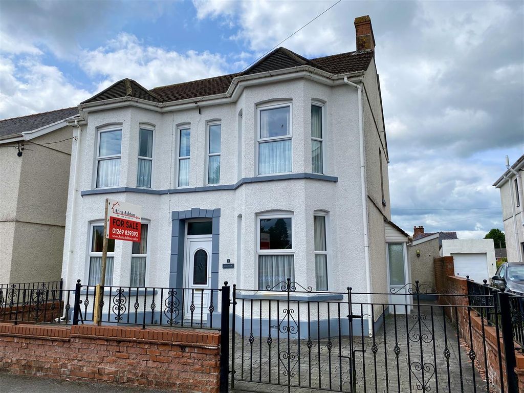 3 bed detached house for sale in Talbot Road, Ammanford SA18, £195,000