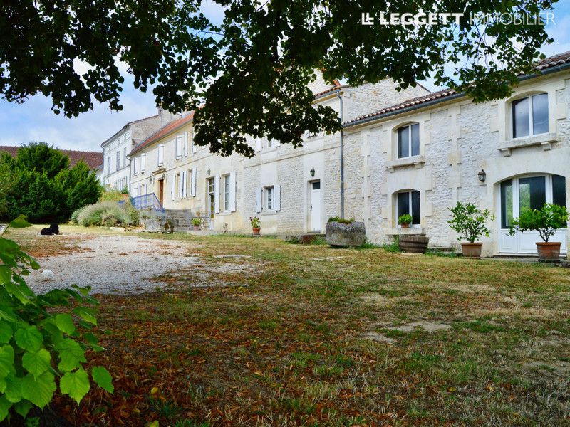 7 bed villa for sale in SaintSulpiceDeCognac, Charente, Nouvelle