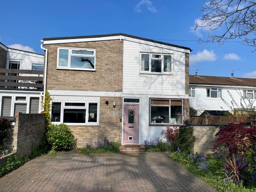 4 bed end terrace house for sale in Fairview Drive, Shepperton
