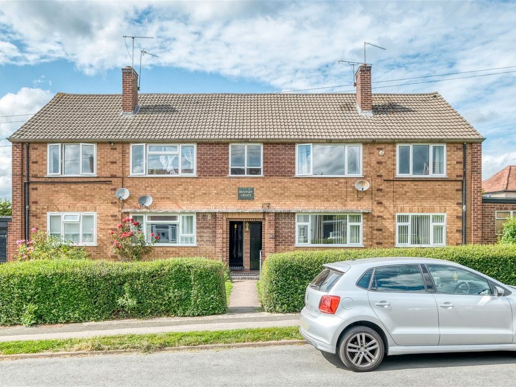2 bed flat for sale in Hamilton Road, Headless Cross, Redditch B97, £