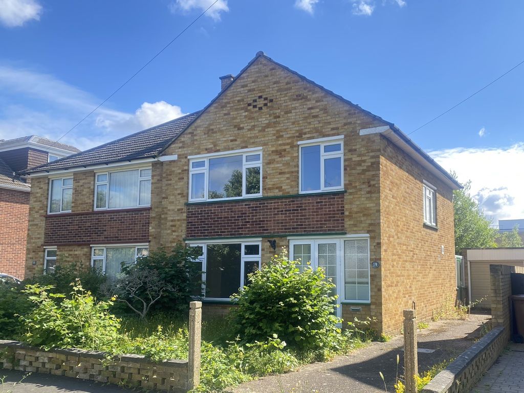 3 bed semidetached house for sale in Sunna Gardens, Lower Sunbury TW16