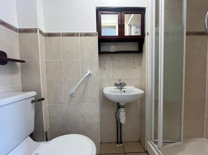 3 bed semidetached house to rent in Brampton Road, Hillingdon