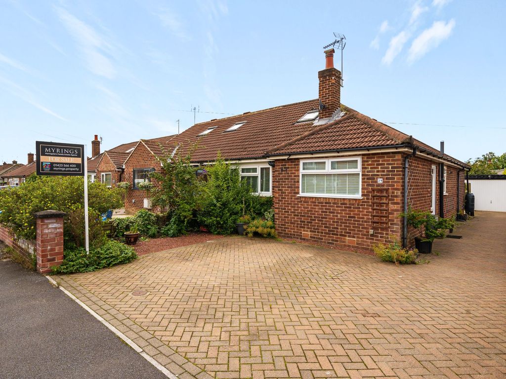 3 bed semidetached bungalow for sale in Crossways Drive, Harrogate HG2