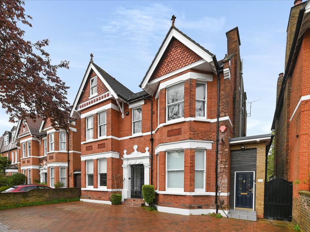 2 bed flat for sale in Woodville Gardens, Ealing, London W5, £750,000