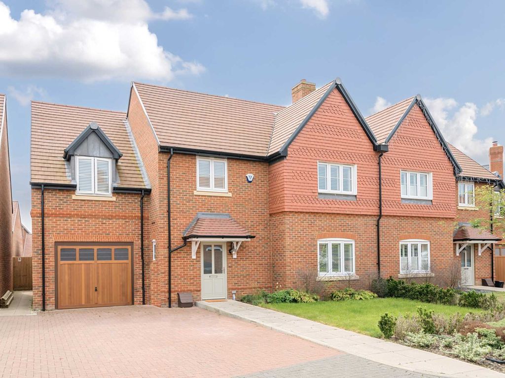 5 bed semidetached house for sale in Honeysuckle Copse, Warfield RG42