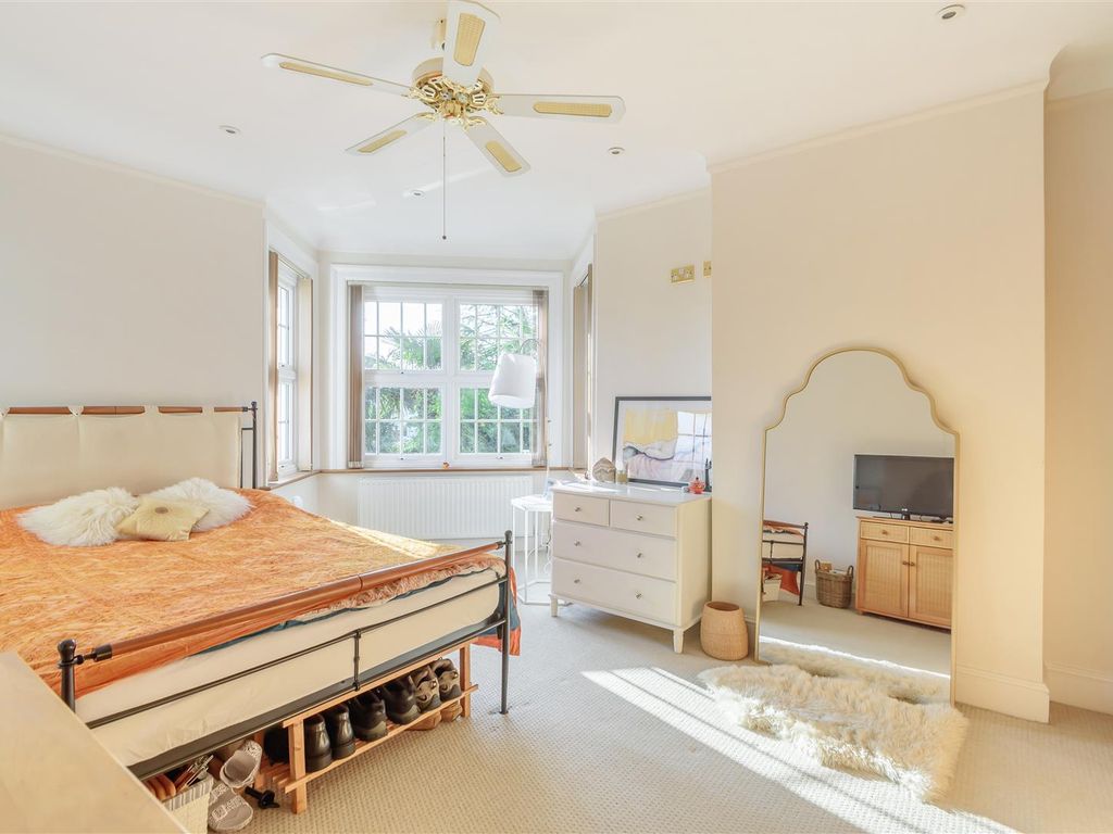 4 bed detached house for sale in Penshurst Gardens, Edgware HA8, £