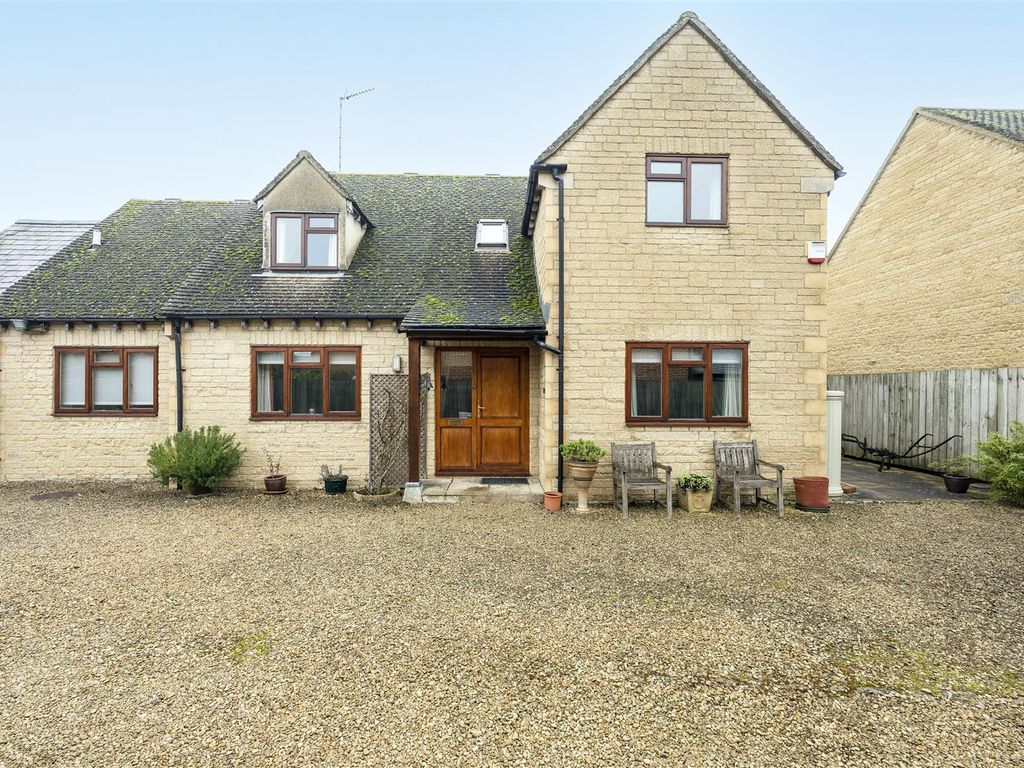 4 bed detached house for sale in Hospital Road, MoretonInMarsh GL56