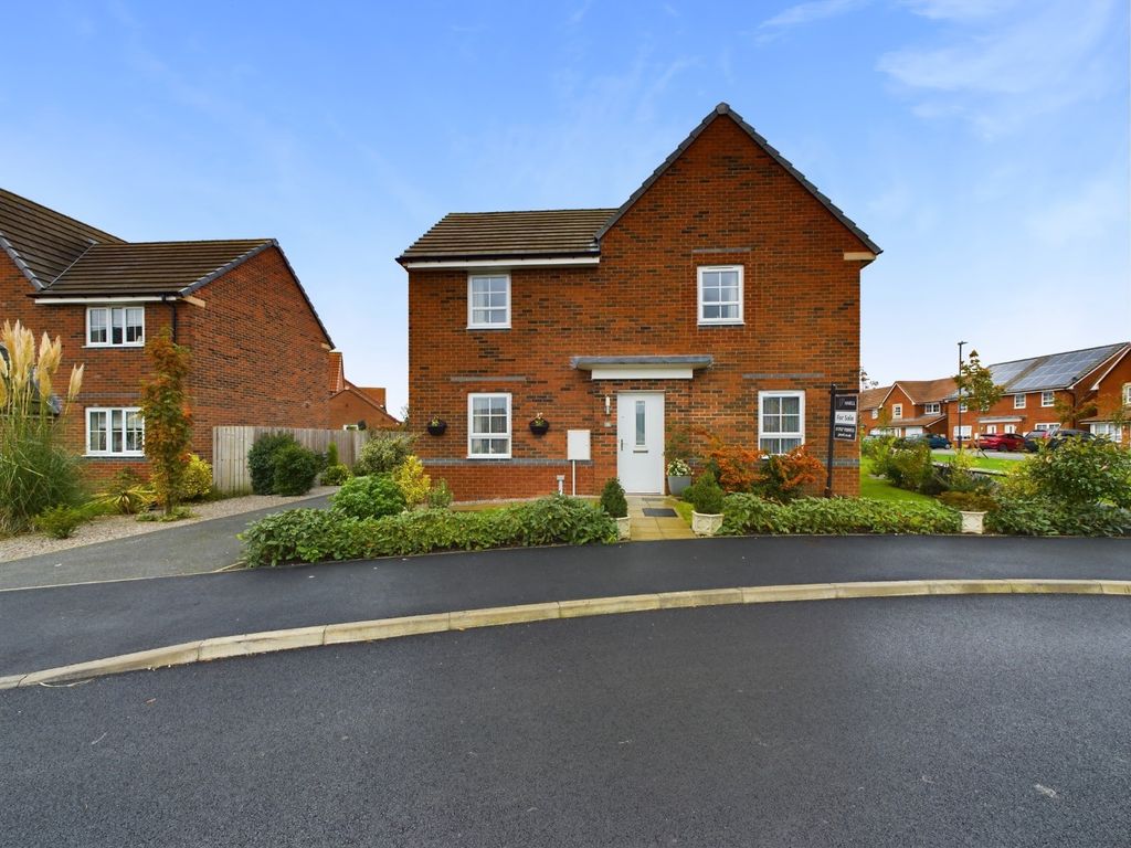 4 bed detached house for sale in Riverside Avenue, Barlby, Selby YO8, £