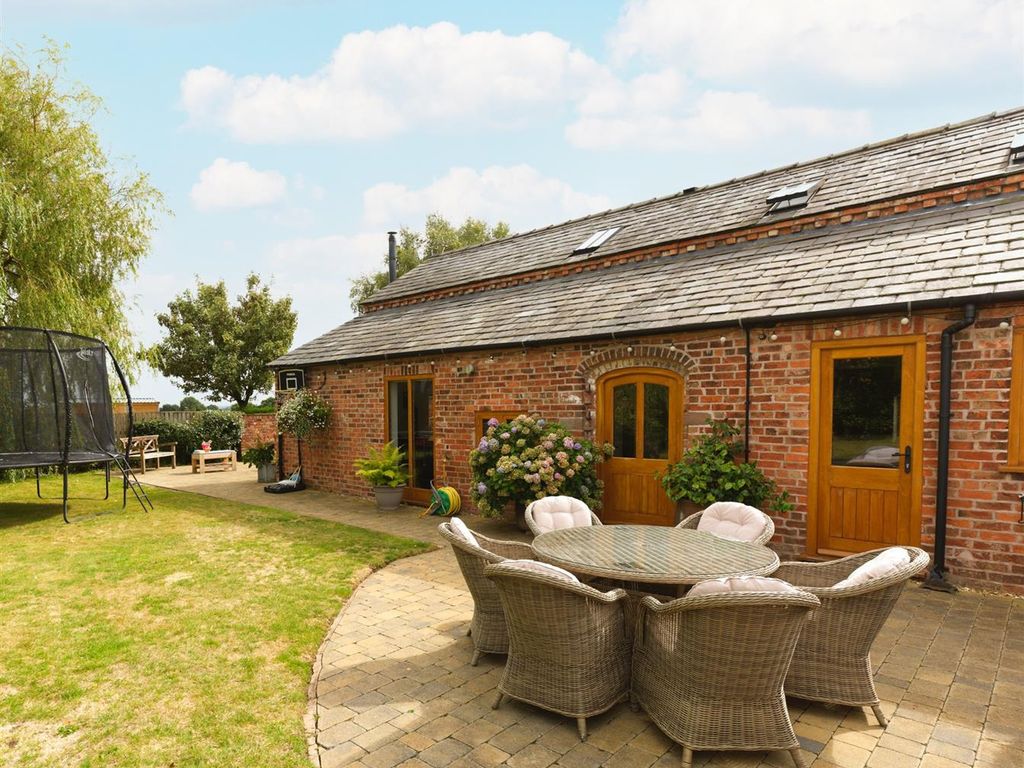 5 bed barn conversion for sale in Green Lane, Edleston, Nantwich