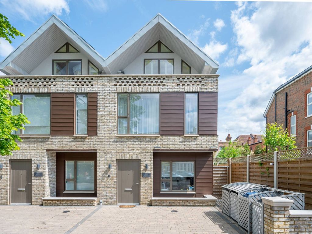 4 bed semidetached house for sale in Mount Pleasant Road, Pitshanger