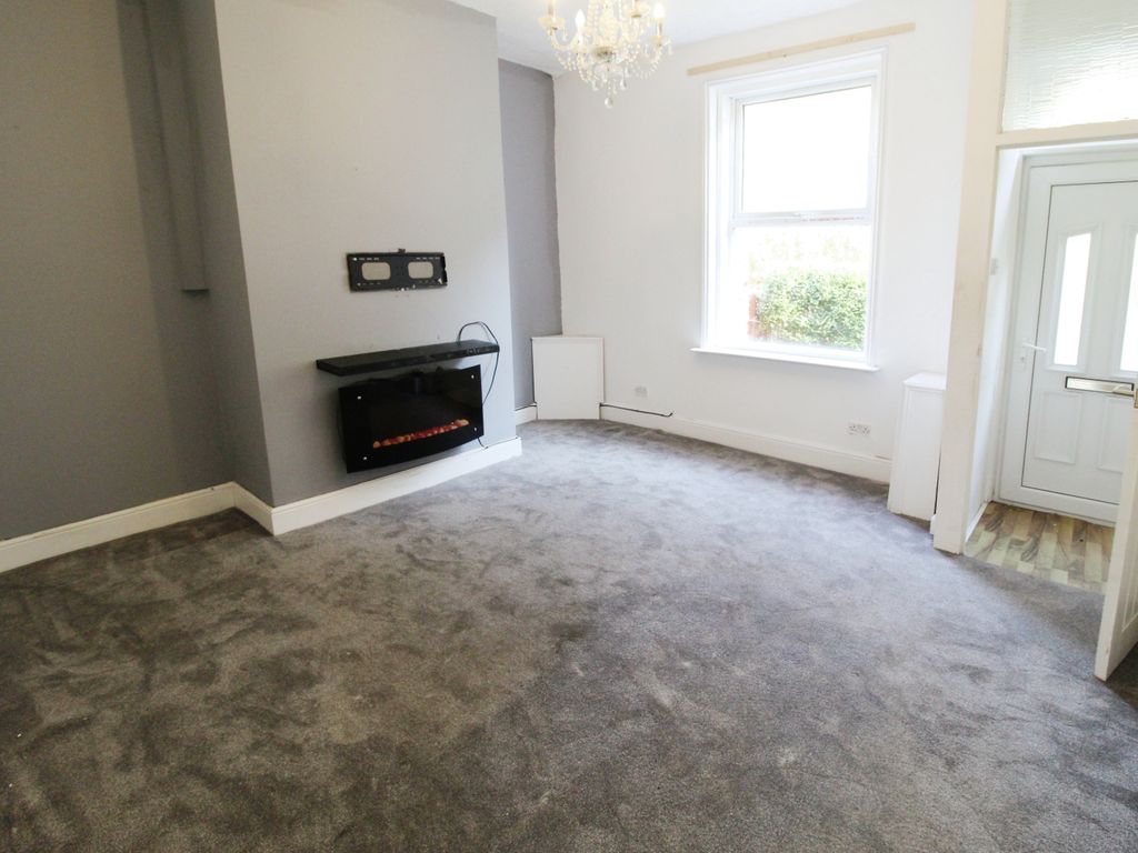 2 bed terraced house to rent in Railway Terrace, Bury BL8, £800 pcm