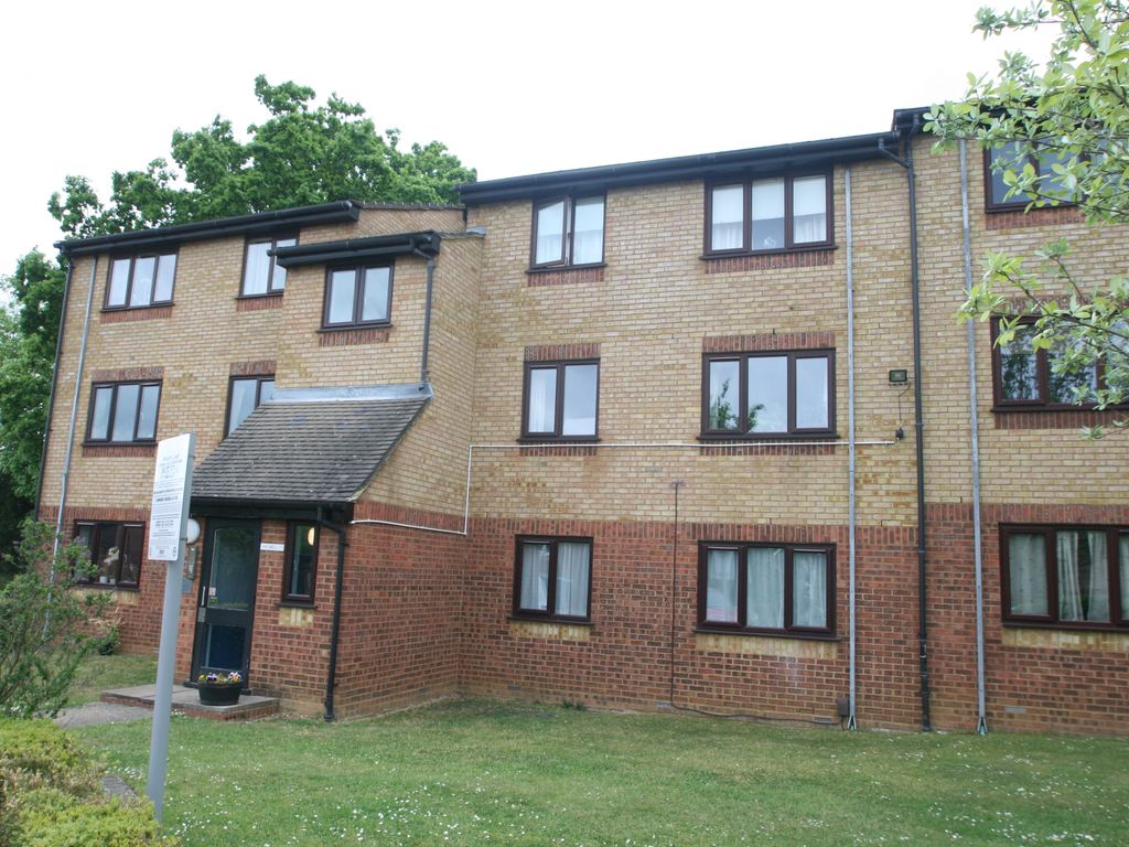 1 bed flat to rent in Sandown Road, Watford, Herts WD24, £1,200 pcm