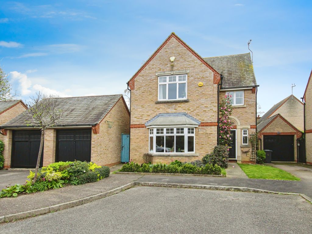 4 bed detached house for sale in Paxton Close, Cambridge CB24, £500,000