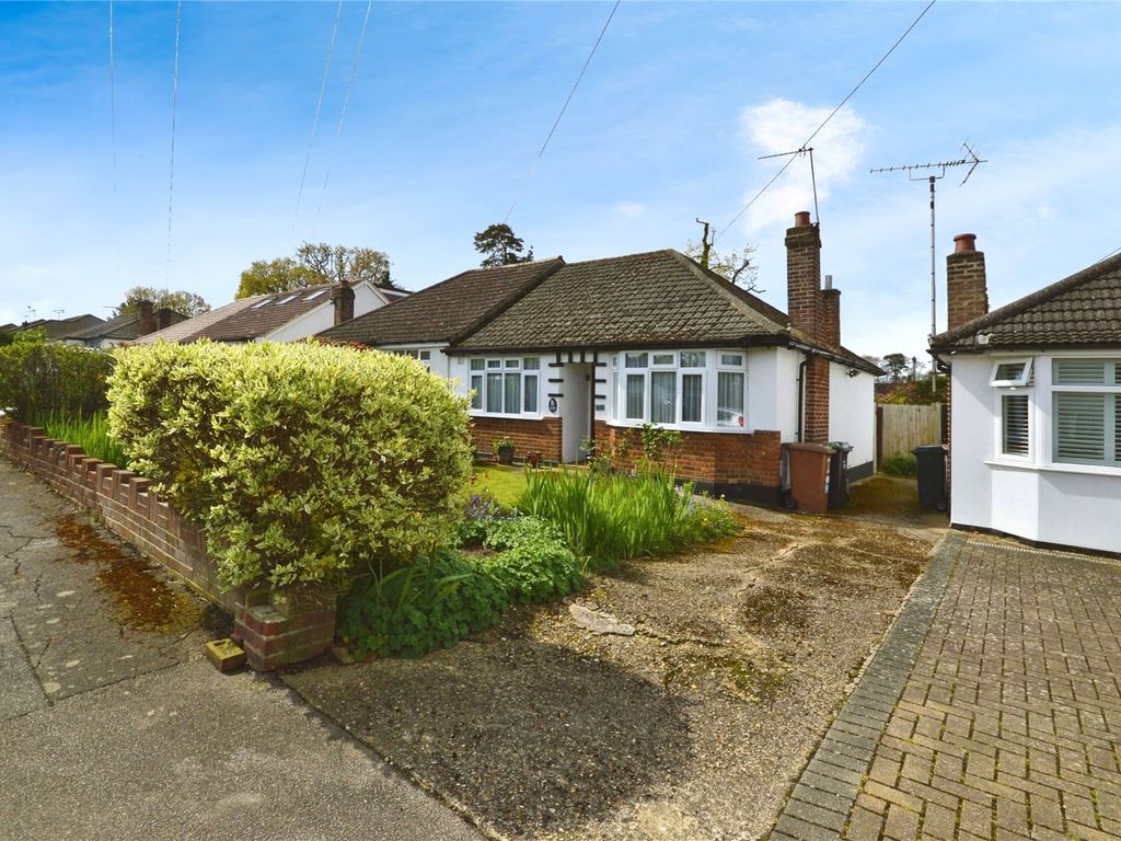 2 bed bungalow for sale in Harrow Way, Watford, Hertfordshire WD19, £450,000 Zoopla