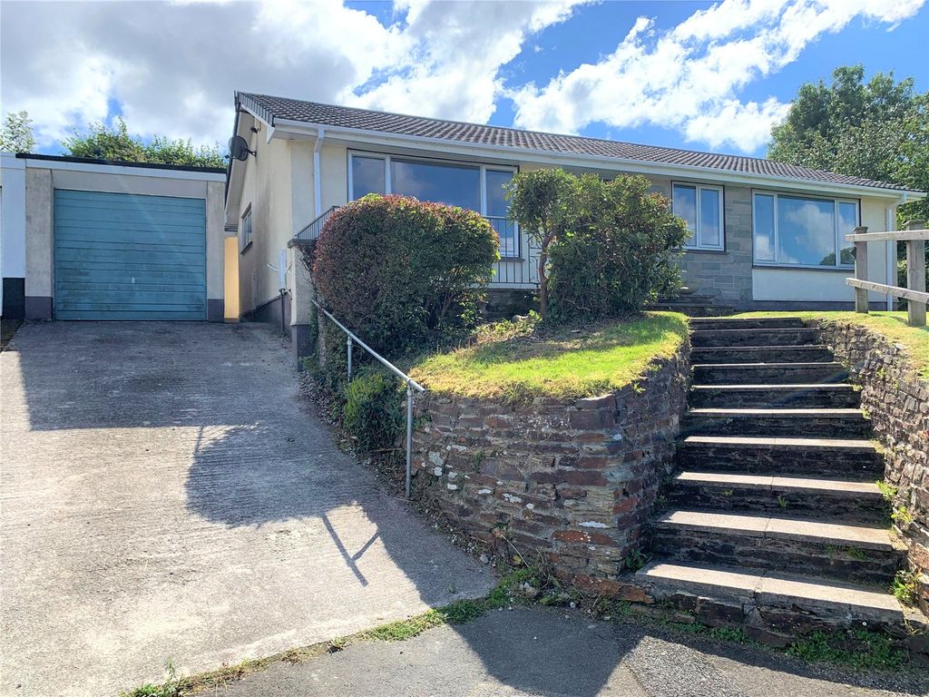 3 bed bungalow to rent in Trenant Road, Tywardreath, Par, Cornwall PL24