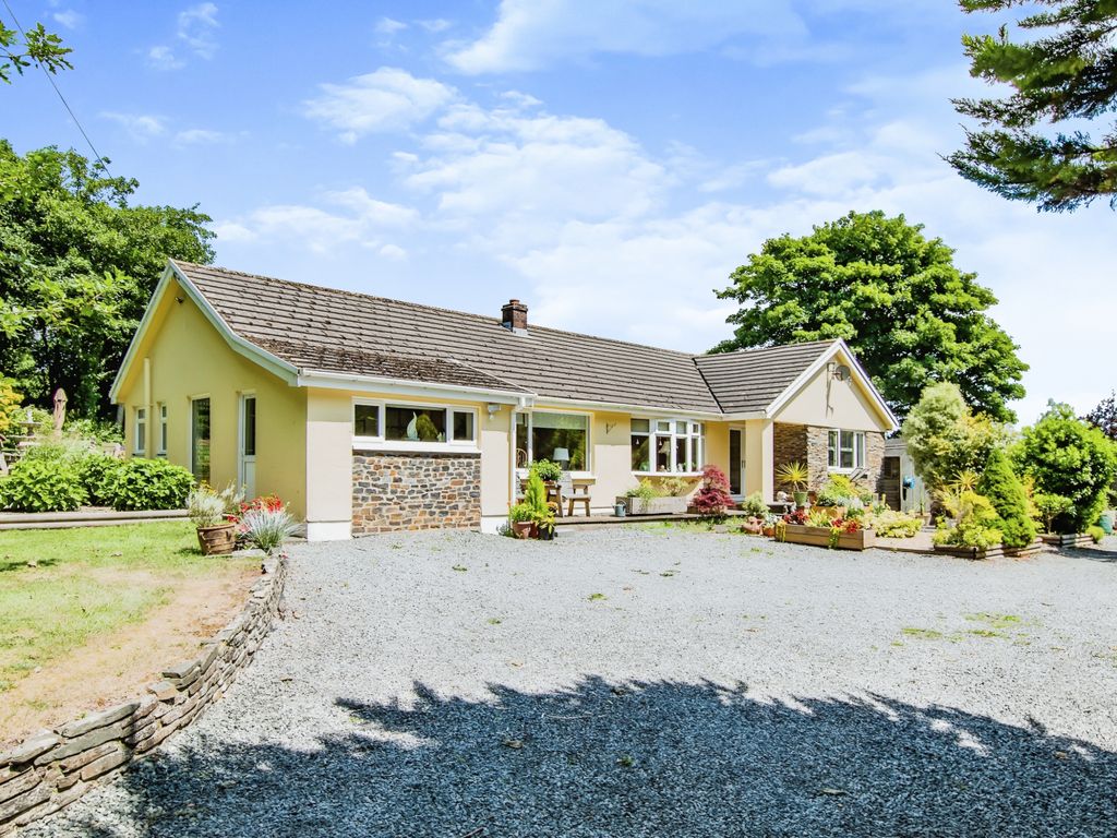 4 bed detached bungalow for sale in Taylors Lake, Pembroke SA71 Zoopla