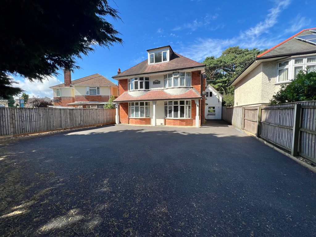 2 bed for sale in Queens Park Avenue, Bournemouth BH8, £235,000 Zoopla