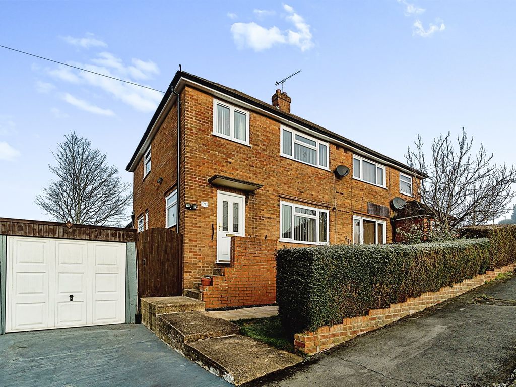 3 bed semidetached house for sale in Everest Road, High HP13