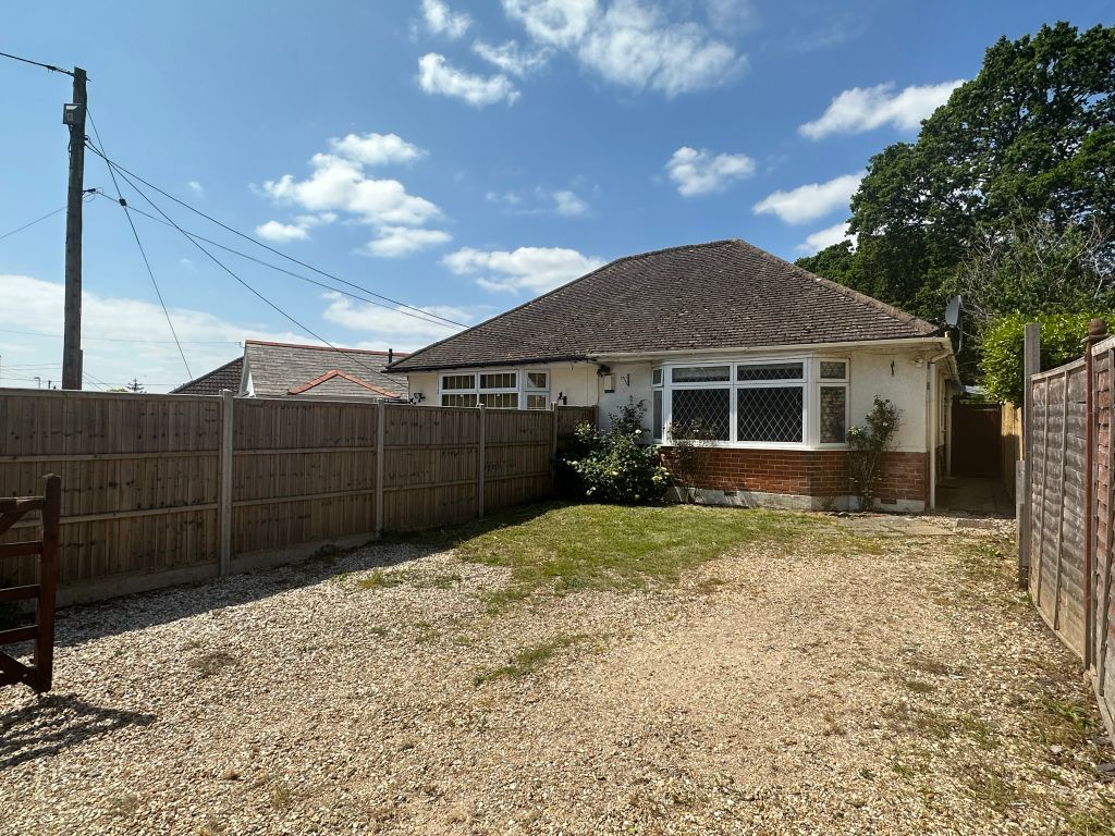 2 bed semidetached bungalow for sale in Hampton Lane, Blackfield