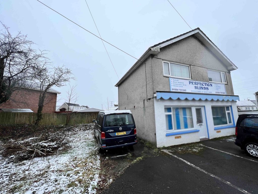 2 bed flat to rent in The Flat, 3A Gorsfach, Llanelli SA14 Zoopla