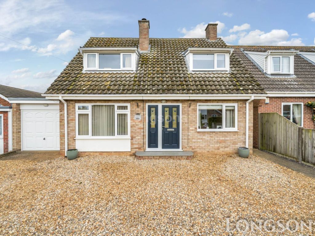 4 bed chalet for sale in Hillview, North Pickenham PE37, £375,000 Zoopla