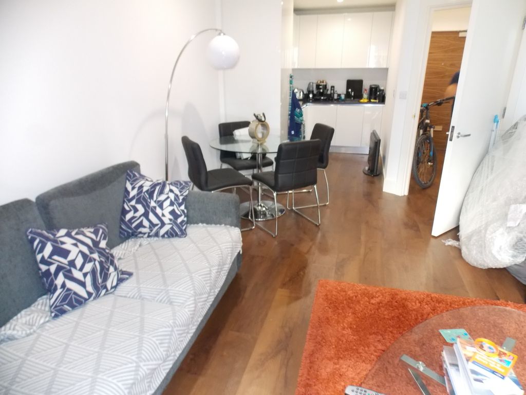 1 bed flat to rent in Warehouse Court, No1 Street, Woolwich Arsenal