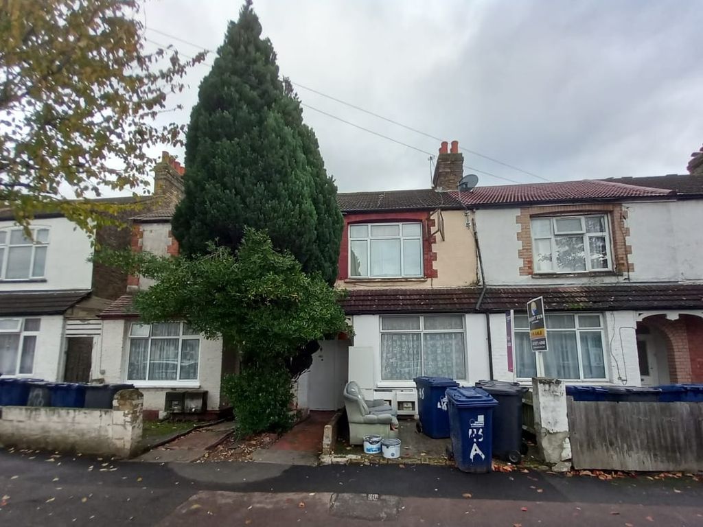 2 bed for sale in Victoria Road, Southall UB2, £250,000 Zoopla